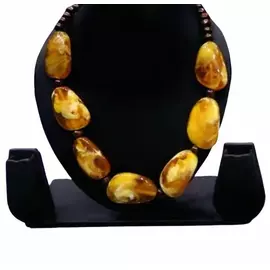 Handgjort halsband med antika pärlor i harts