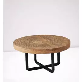 Tårtställ av trä i metallbotten