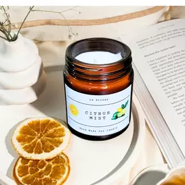 Vela perfumada Citrus Mist en tarro de color ámbar