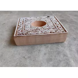 Handgefertigter Teelichthalter aus Holz