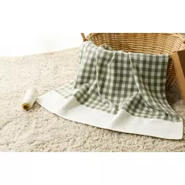 Serviette de bain confortable en coton à carreaux verts pour un usage quotidien