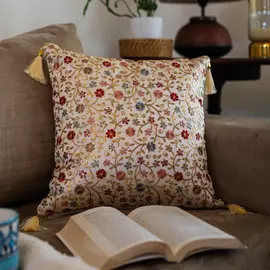 Golden Bloom Kissenbezug mit Blumenstickerei, 40,6 x 40,6 cm, Satin