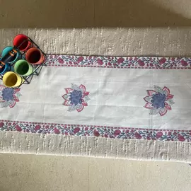 Tischläufer aus Baumwolle mit Blumenmuster in Coral Slub Petal Beige & Orange – 33 x 180 cm