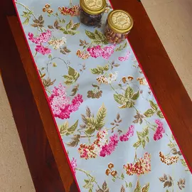 CORAL SLUB Tischläufer aus Baumwolle mit Rosen-Blumendruck – 33 x 180 cm