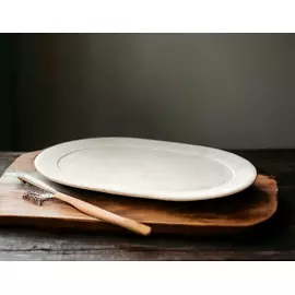 Qaafila Ovales Tablett aus weißem Marmor, 30,5 x 22,9 cm, poliertes Finish