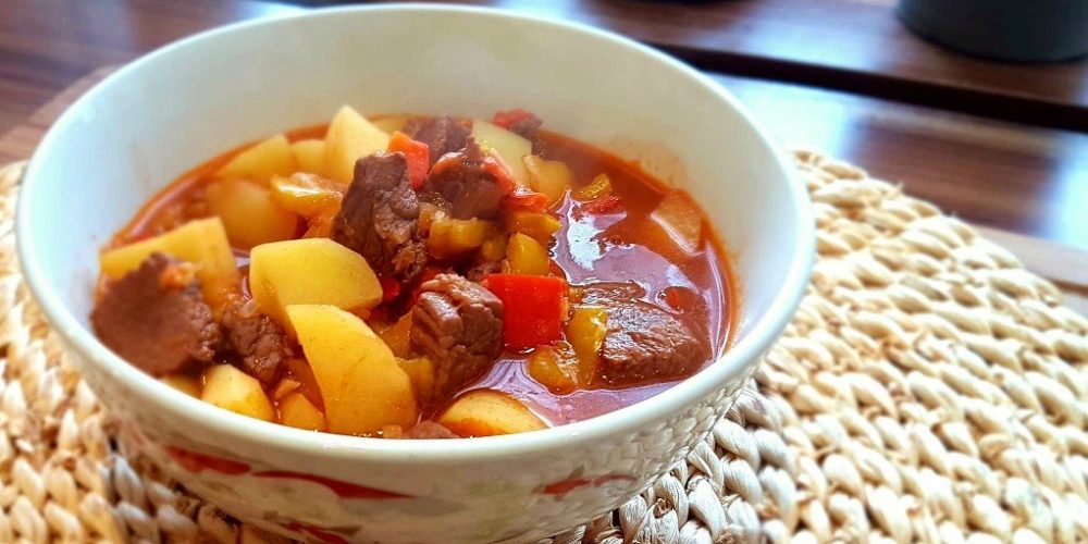 Einfach-und-lecker-Ungarische-Gulaschsuppe-Rezept