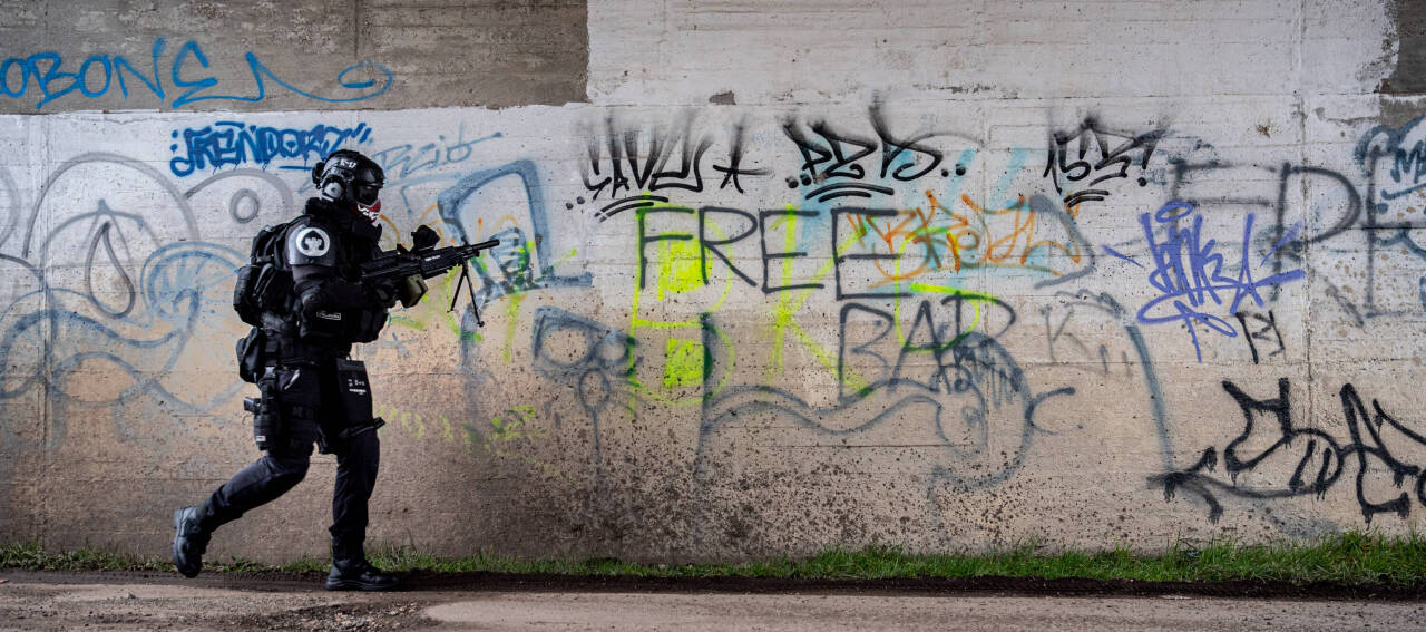 6F77DC19-A47D-4D9D-8015-6FDF5A3708EF