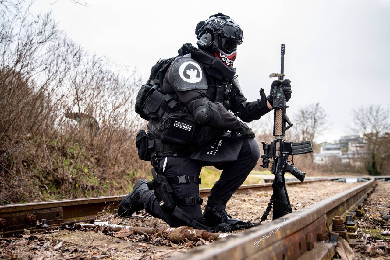 DCBA6C7B-FE9D-4DBB-AC6E-D6E86A44C3DD