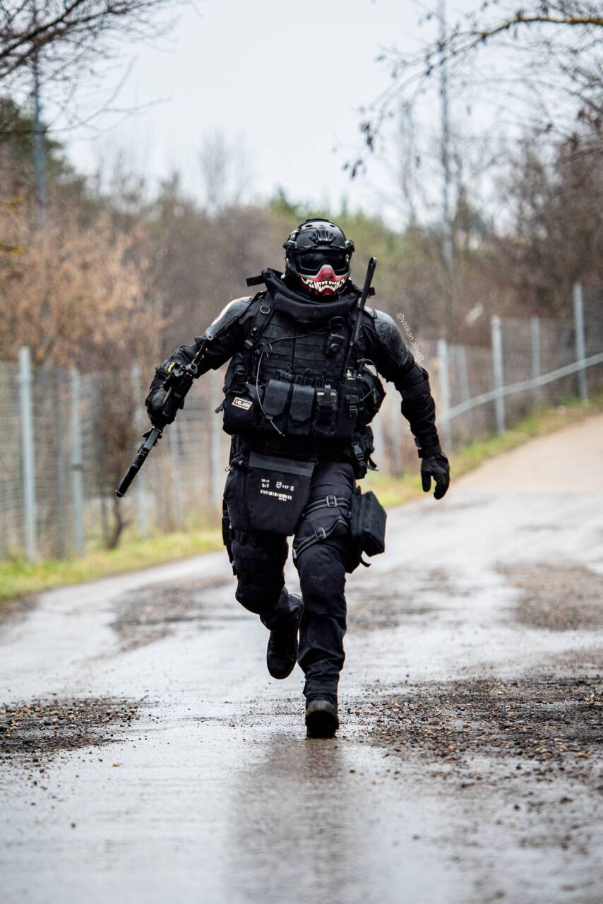 3DB39B35-6A5F-4D2D-99BE-3DC0BFC80293