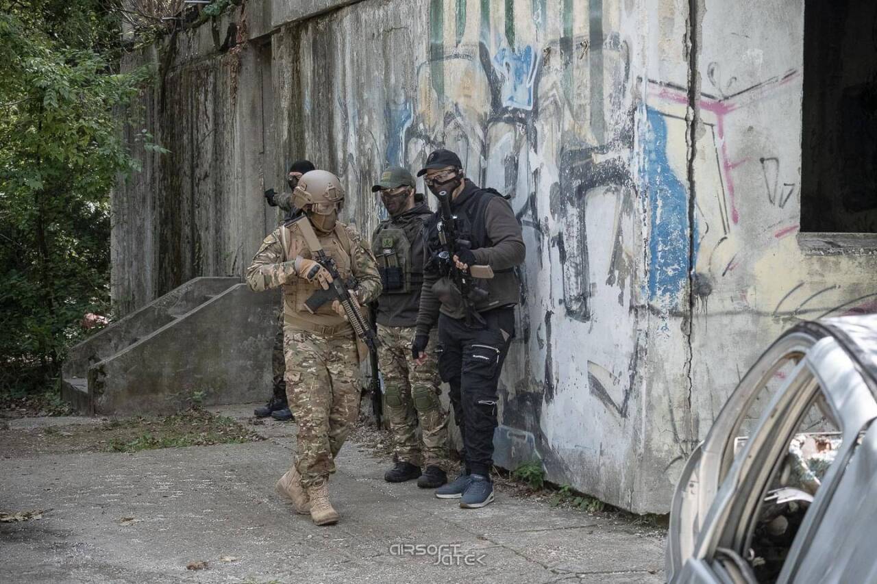 7C8EA240-B6EB-4E04-8660-51ECF2D66242