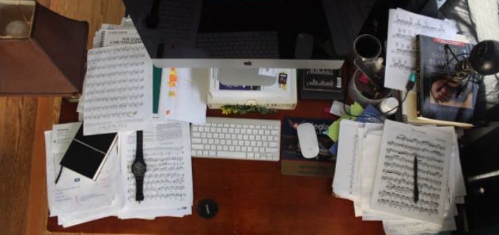 messy desk