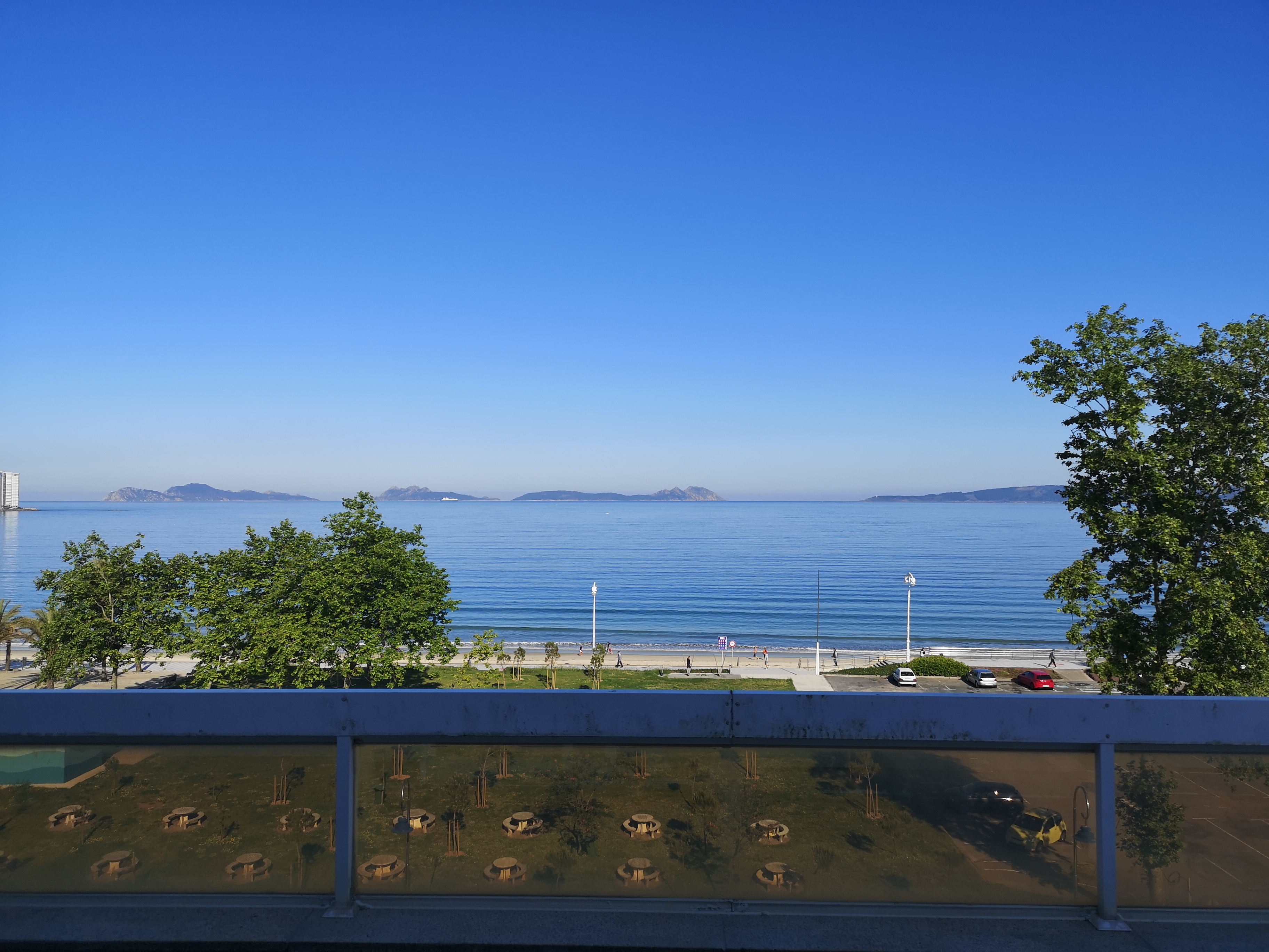 Wohnung in erster Linie am Strand von Samil und mit frontalem Blick auf das Meer