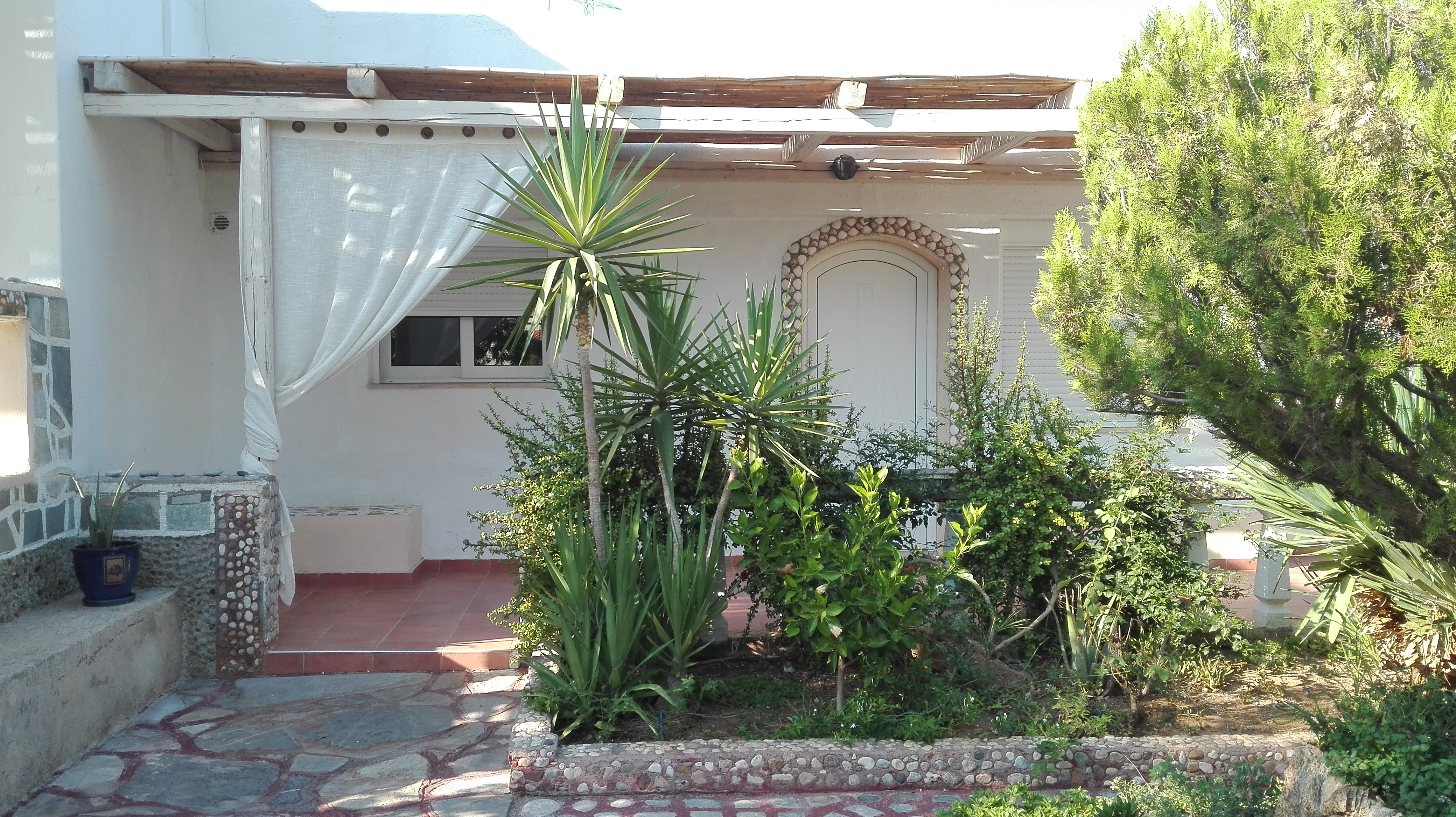 Gemtliche Luxusvilla mit Garten nahe dem Meer