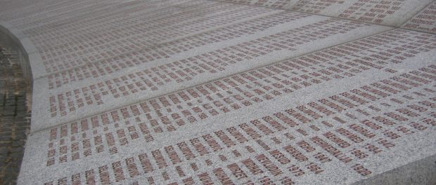 Srebrenica_massacre_memorial_wall_of_names_2009_2