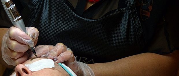tattooing-eyebrows-makeup