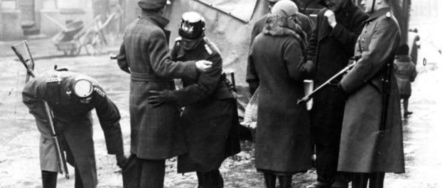 Berlin, Razzia in der Kösliner Straße,