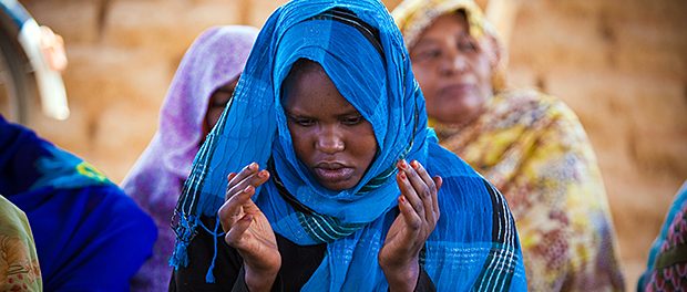 <p> Women praying and making dua</p>
