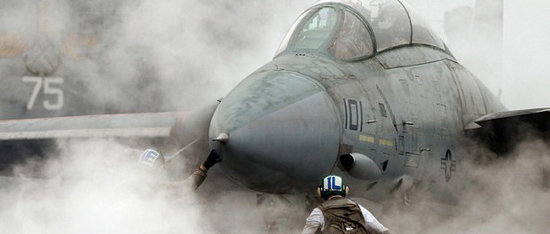 Militaer-jet-krieg-flugzeug-flugzeugtraeger