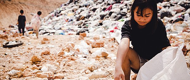 Poor children collect garbage for sale,, the concept of pollutio