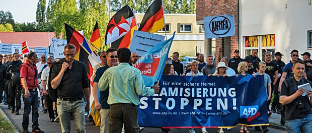 AfD-Wahlerfolge-Ostdeutschland-Landtagswahlen-Rechts-Echokammern-Rassismus-Nationalismus-Demo