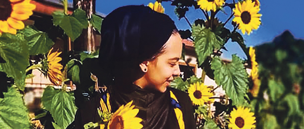 Shameelah Khan-Kopftuch-Feminismus-Weiblichkeit-Sonnenblumen