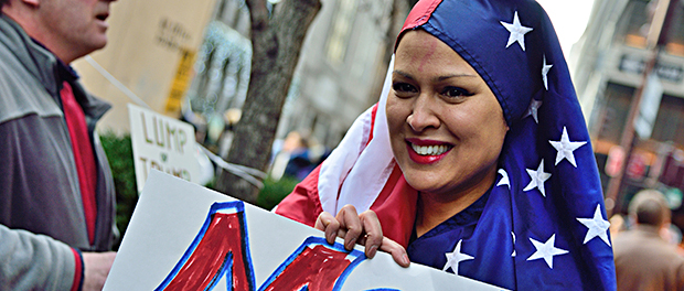 USA-Muslime-Muslima-Kopftuch-Sternenbanner-Demo-New York