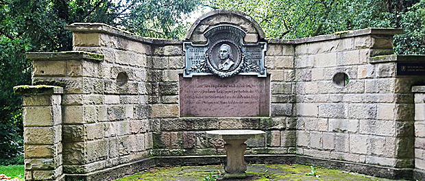 Hölderlin-Denkmal-Tübingen-Safranski