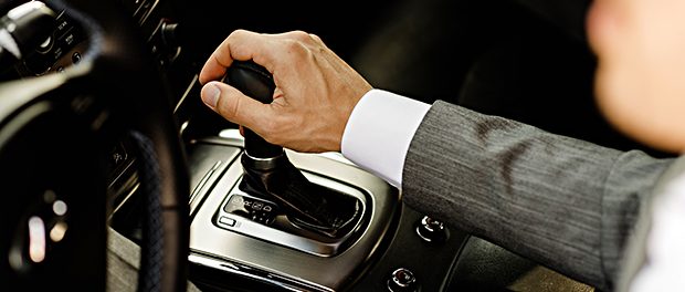 PKW-Schaltung-Automatik-Wechsel-Wandel-Geschäftsmann