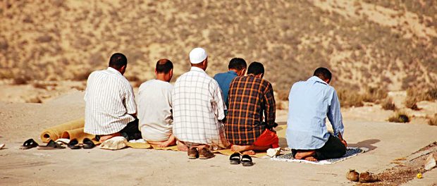 Islam-Gebet-Draußen-Reisen-Reisegebet-Wüste