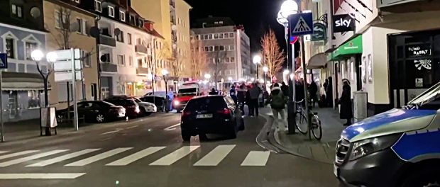Hanau-Straßenszene-Nachts-Tatort-Polizei