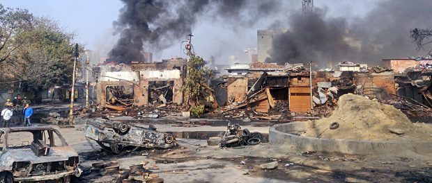 Indien-Delhi-Pogrom-hindufaschisten-modi-Muslime-Ruinen-Rauch