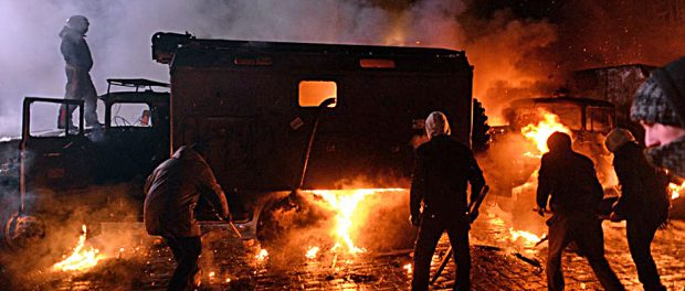 Dynamivska str barricades on fire. Euromaidan Protests. Events of Jan 19, 2014.