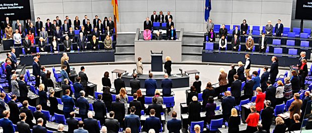Bundestag-Hanau-Aussprache-allgemene Debatte-Schäuble-Regierungsbank-Merkel-Gedenkminute