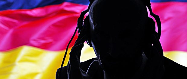 BND-Geheimdienste-Abhören-Deutschlandfahne