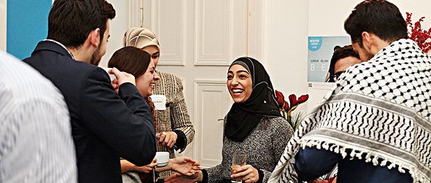 Junge MuslimInnen