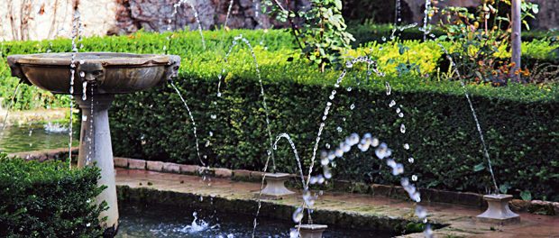Alhambra-Granada-maurisch-Grün-Garten-Springbrunnen
