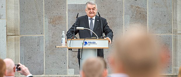 NRW-IM Reul-Polizei NRW-Rede-Vereidigung
