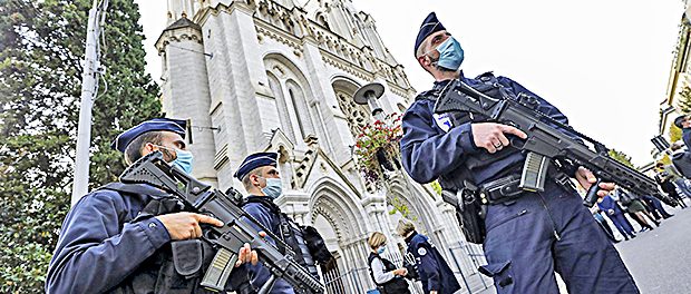 Terror-Nizza-Frankreich-Polizei-Schusswaffen-SEK-Kontrolle