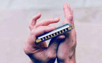 Как научиться играть на губной гармошке