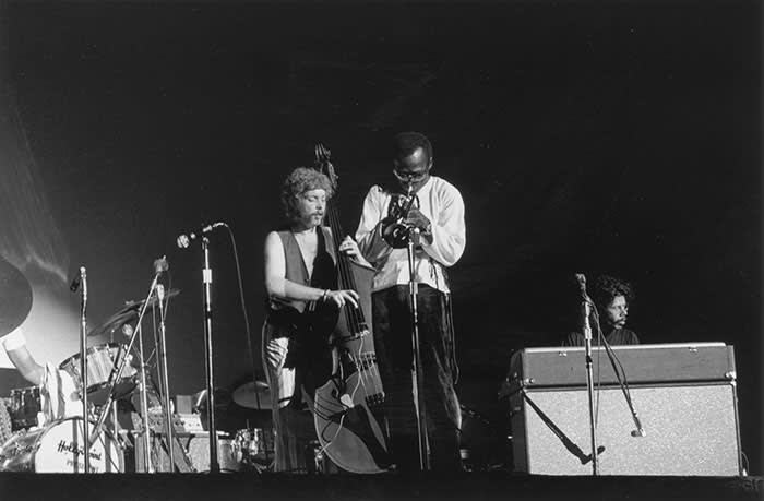 Джазовый контрабасист Дейв Холланд (Dave Holland)