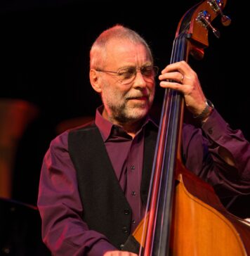 Джазовый контрабасист Дейв Холланд (Dave Holland)