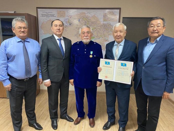 Даукей награжд