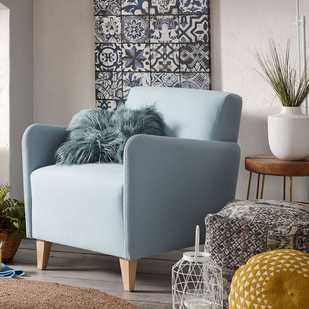 Déco murale assortie à vos meubles pour un salon parfait par Kavehome