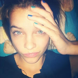 Sizce bu model makyajsız/doğal haliyle de güzel mi Barbara Palvin'e bir de böyle bakalım?