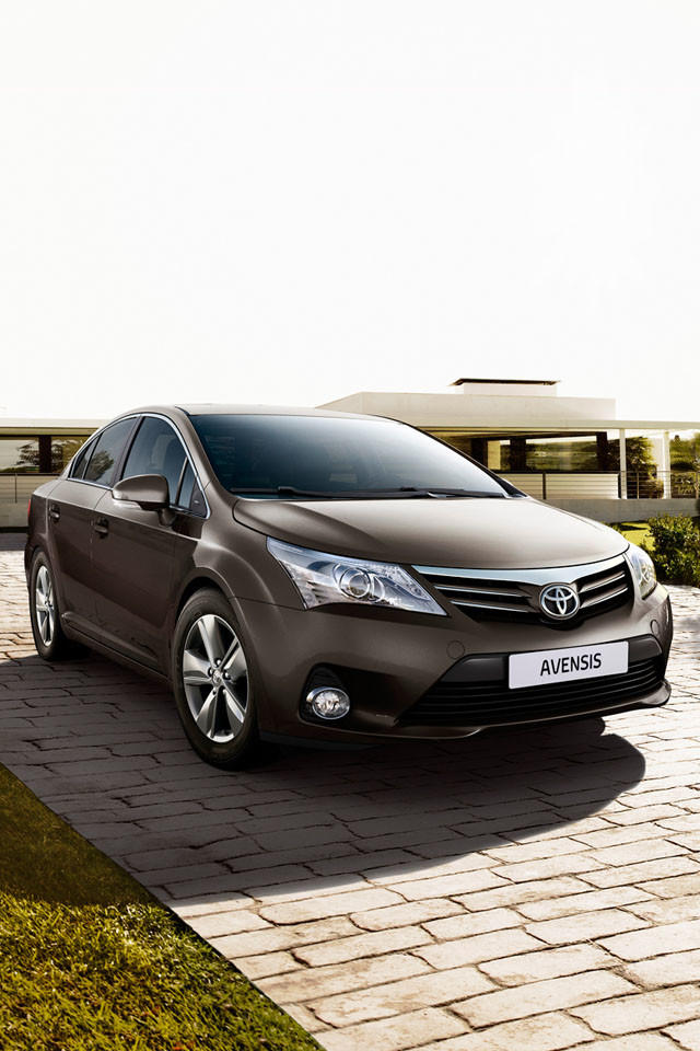 Arkadaşlar sizce Wolsvagen Golf 2015 mi Yoksa Toyota Avensis 2015 mi?