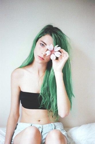 Manic Panic benzeri 2 haftaya akan boya önerilerinize ihtiyacım var?