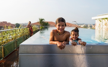 Freibad mit Ausblick! Der Dach-Pool Ihrer Komfort-Residenz Villa Romana, direkt in Frejus Plage. Freibad mit Ausblick! Der Dach-Pool Ihrer Komfort-Residenz Villa Romana, direkt in Frejus Plage.