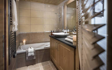 Ein Badezimmer der Residenz Panorama Vars 2000 direkt in Vars - Les Claux, Frankreich. Ein Badezimmer der Residenz Panorama Vars 2000 direkt in Vars - Les Claux, Frankreich.