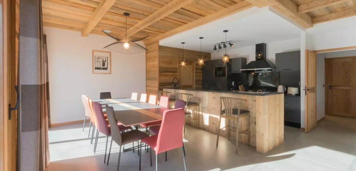 ESSEN / KOCHEN · CHALET LORNA - Chalets in La Toussuire, Frankreich. Skigebiet Les Sybelles, französische Alpen. Skiurlaub - Skireisen - Winterurlaub in Frankreich. 