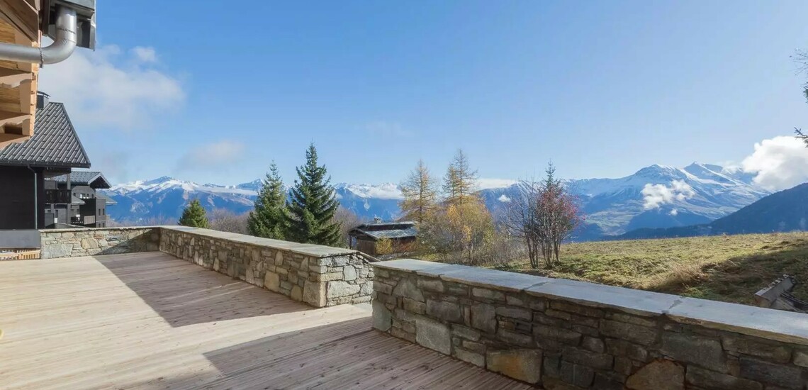 TERRASSE · CHALET LORNA - Chalets in La Toussuire, Frankreich. Skigebiet Les Sybelles, französische Alpen. Skiurlaub - Skireisen - Winterurlaub in Frankreich. 